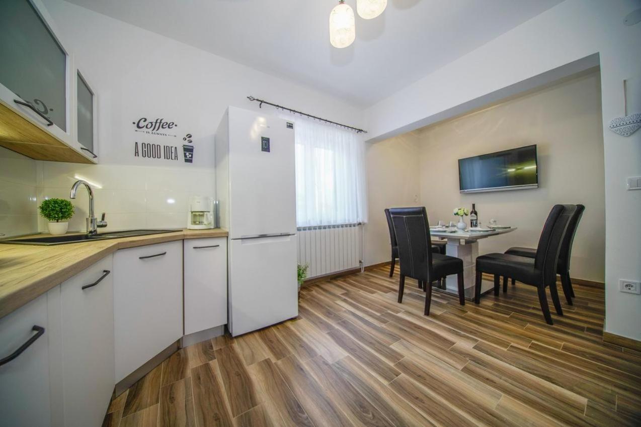 Apartman Mate Сплитска Екстериор снимка