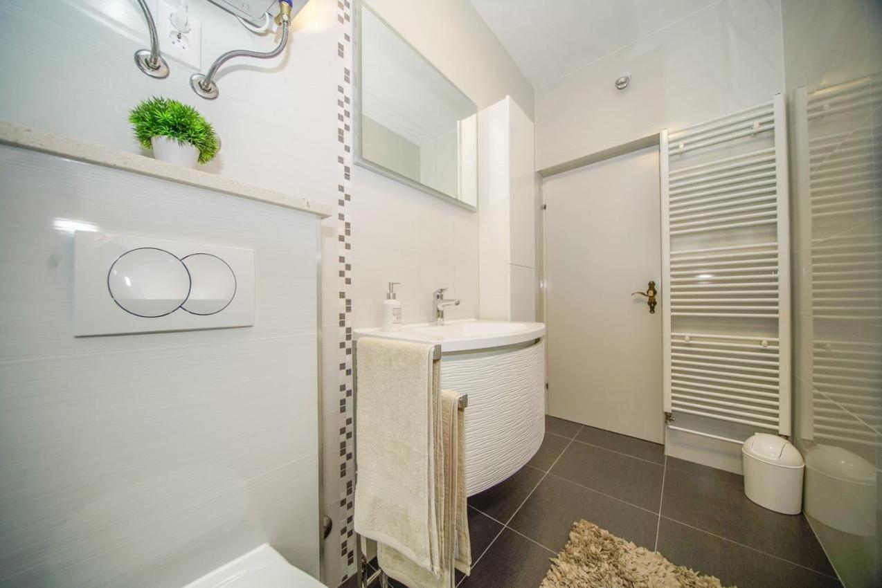Apartman Mate Сплитска Екстериор снимка