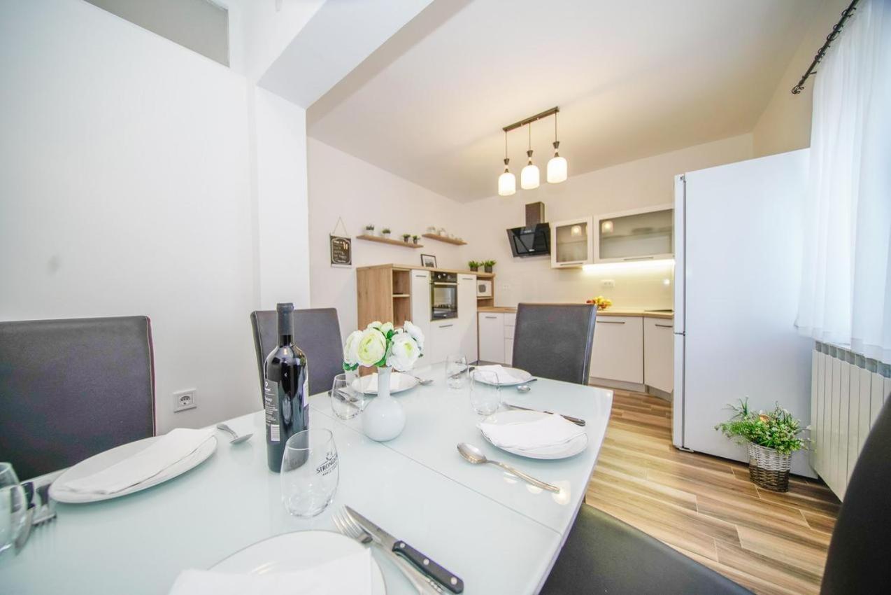 Apartman Mate Сплитска Екстериор снимка