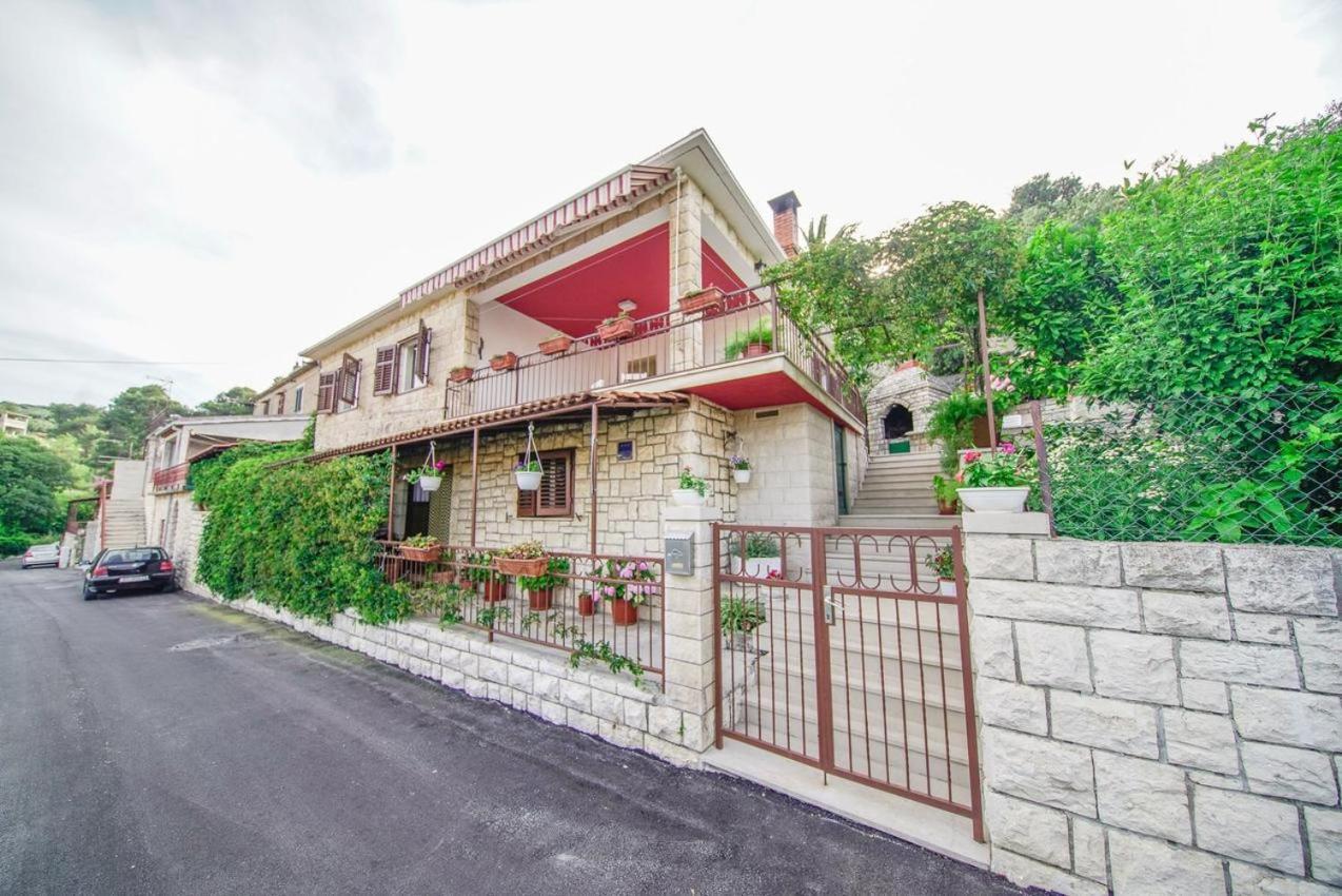 Apartman Mate Сплитска Екстериор снимка