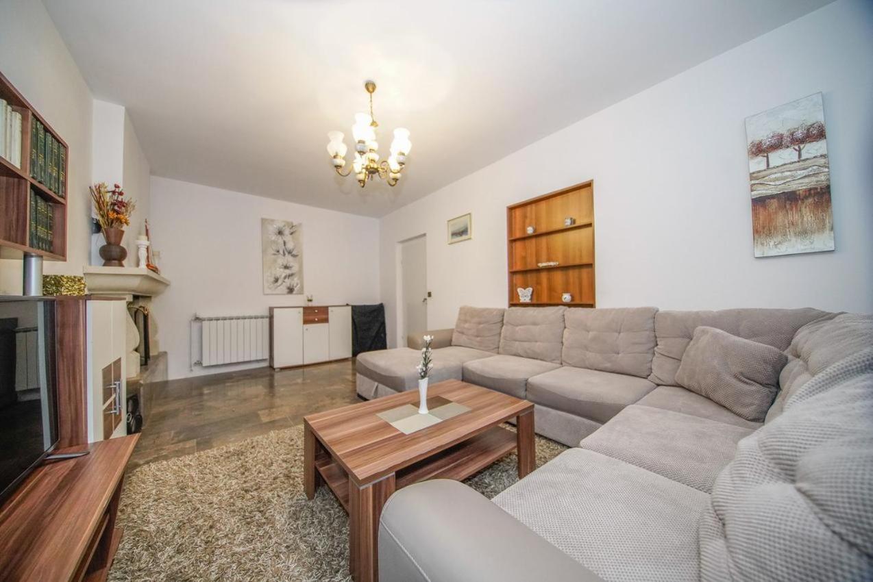 Apartman Mate Сплитска Екстериор снимка
