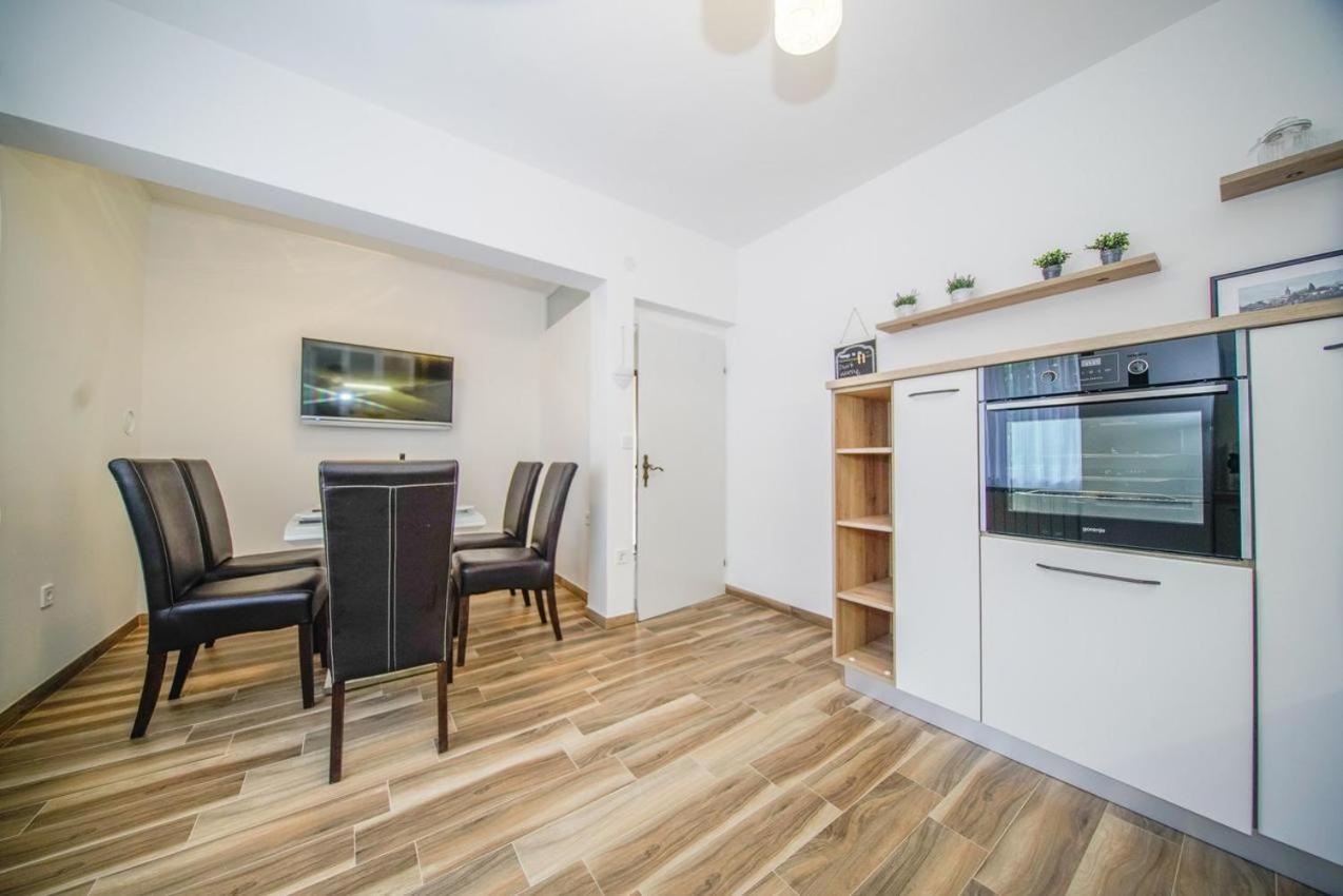 Apartman Mate Сплитска Екстериор снимка
